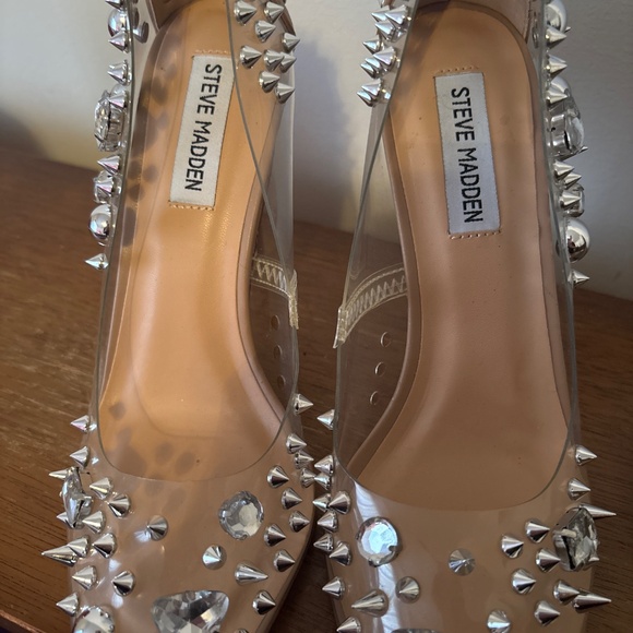 Clear and nude color pointed toe pumps - Picture 7 of 7
